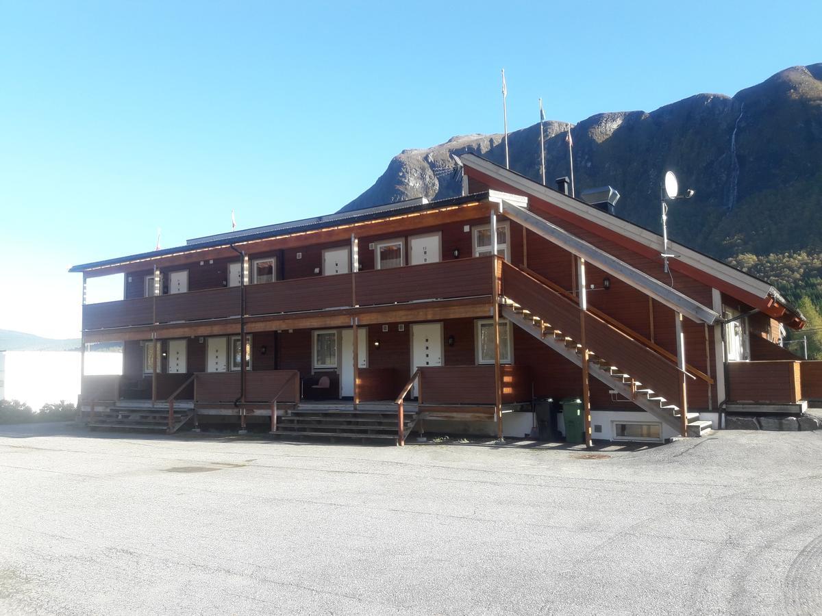 Ridderkroa Tresfjord Motel Bagian luar foto